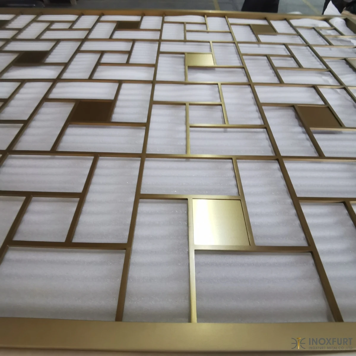 Stainless Steel Golden Mirror Customized Room Divider Luxury Golden Bright Lobby Partition Screen for Hotel Decoration