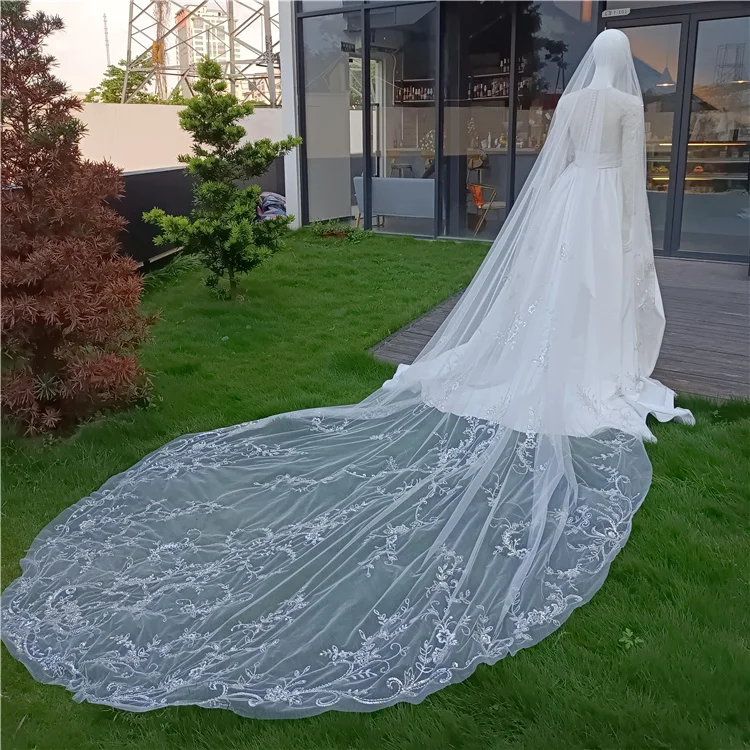 Exquisite Style Design Floral Leaf Patterned Sequin Applique Long Wedding Veil For Bride