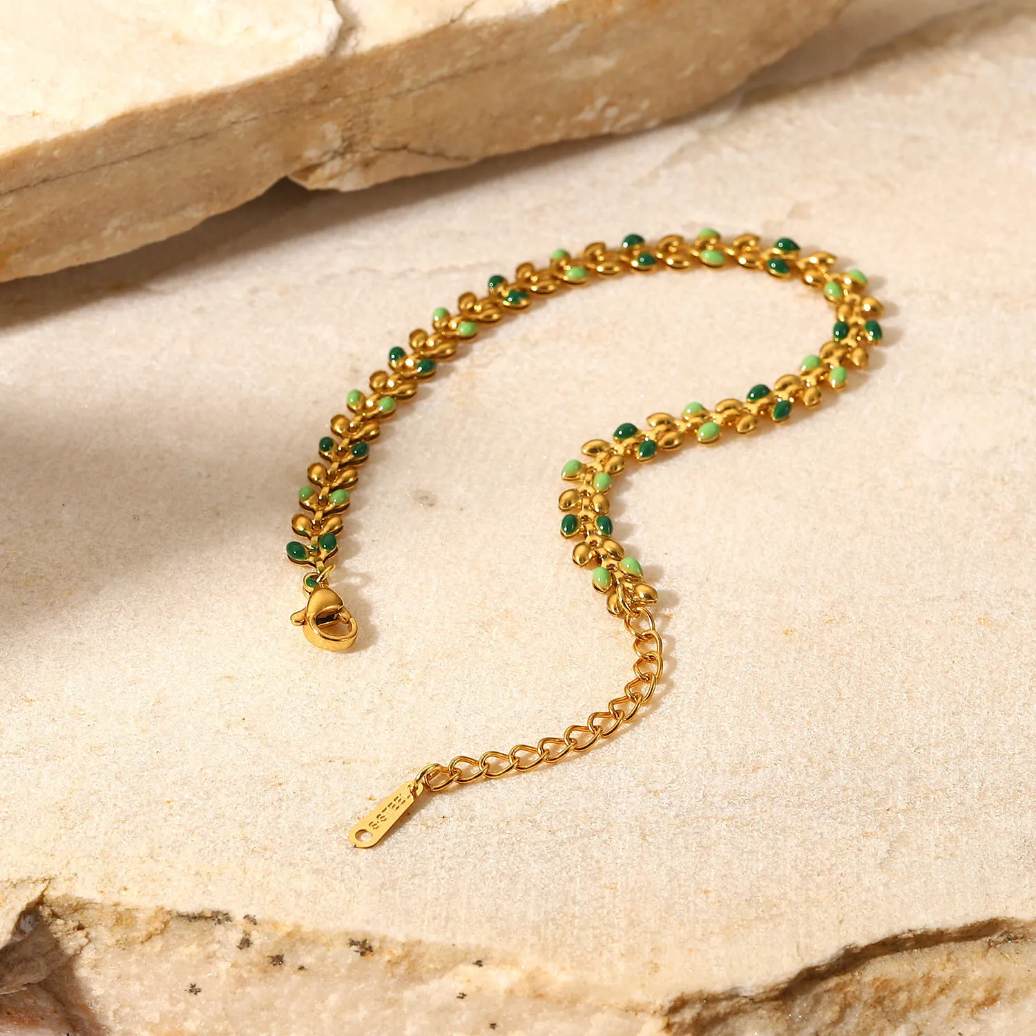 2022 fashion new stainless steel 18K gold texture light luxury Green drop olive leaf bracelet spot wholesale
