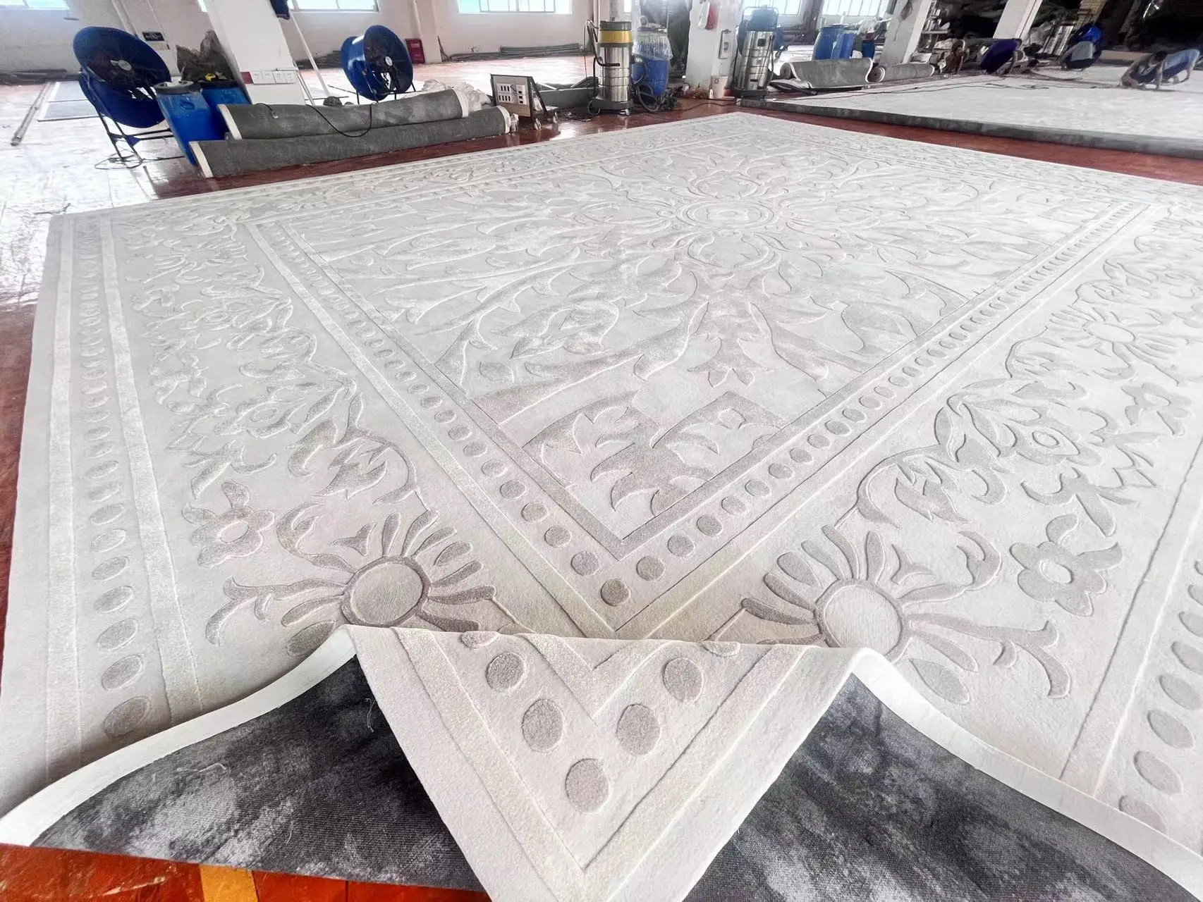 Popular design rugs viscose hand tufted carpet for hotel application