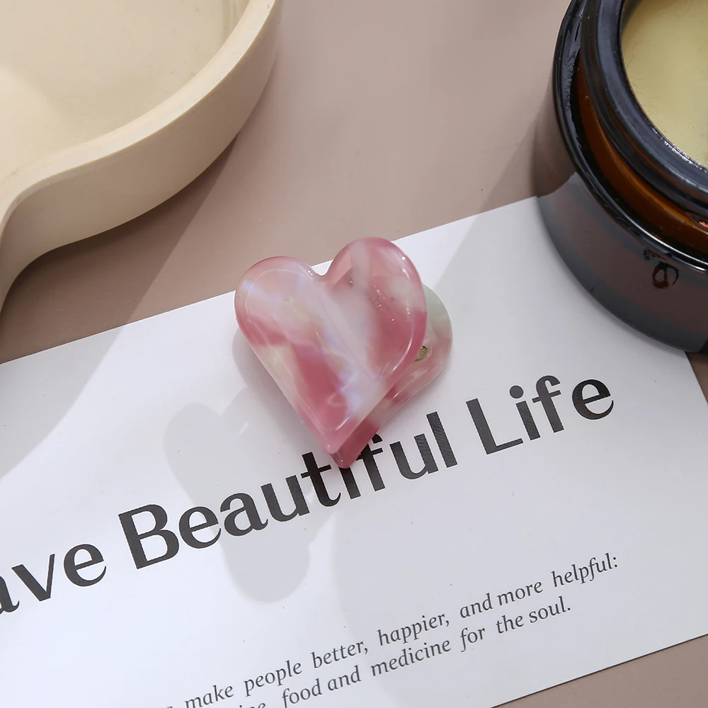 QIYI Wholesale Cheap Price New Design Mini Hair Claws Women Cute Heart Acetate Clear Hair Styling Claw for Girls