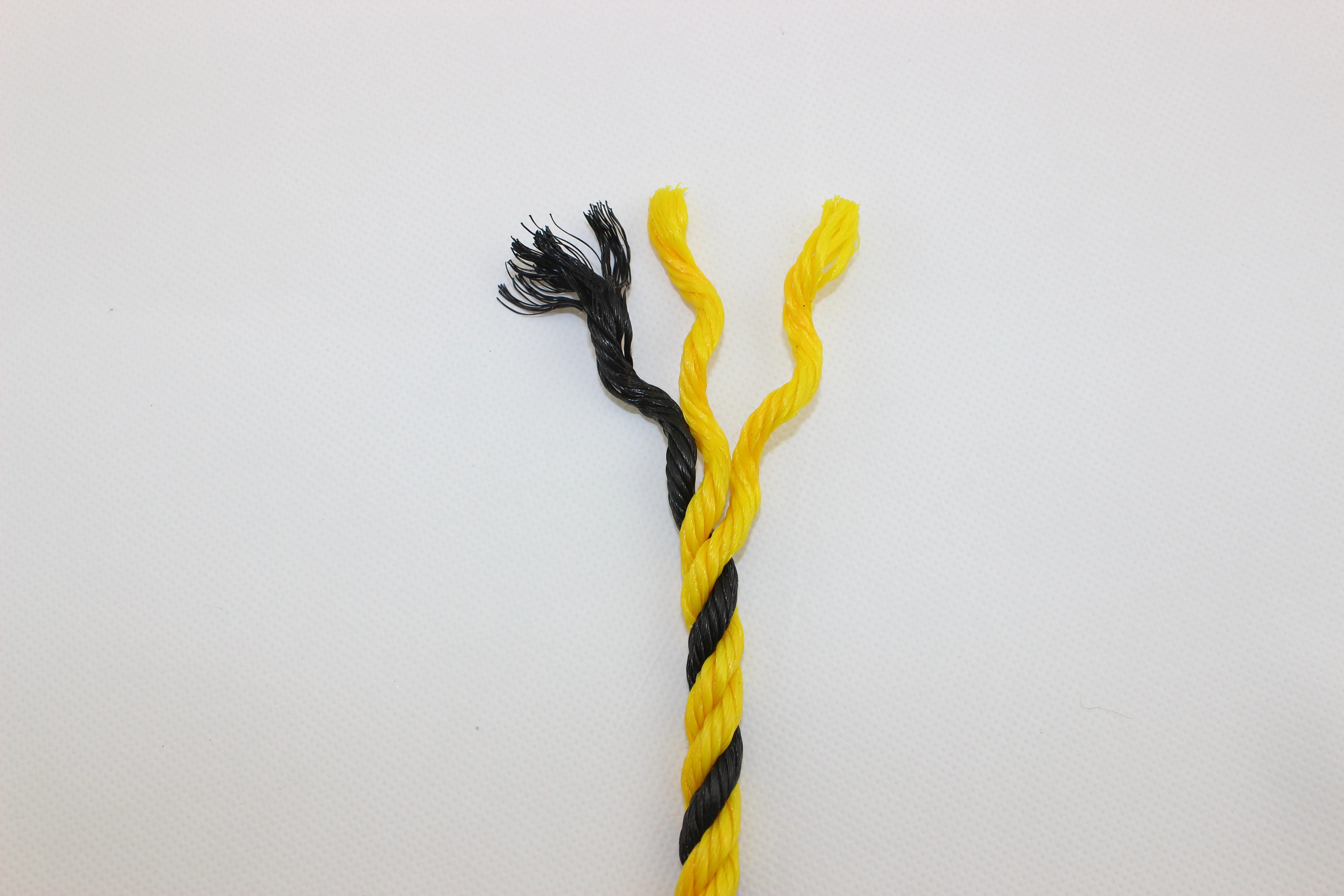 Manufacturers High Strength Quality Yellow Black 3 Strands Twisted PP PE Tiger Rope