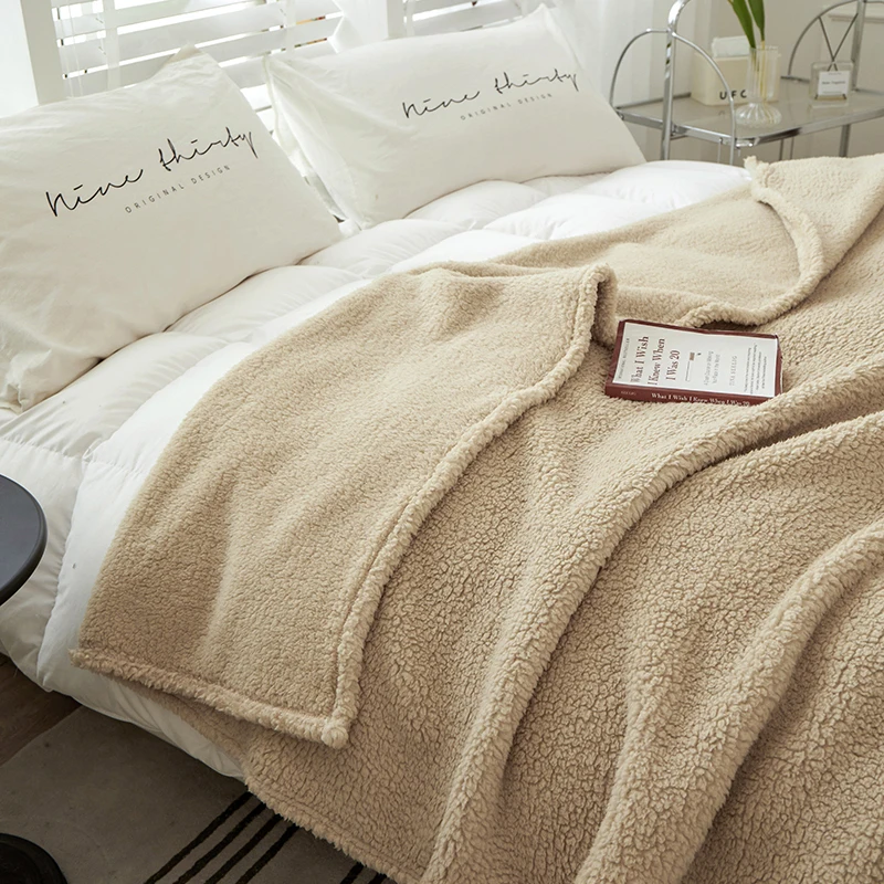 Wholesale Custom Super Warm Travel Blanket Polyester Fibre100% Solid Color Double-Sided Lamb Wool Blankets