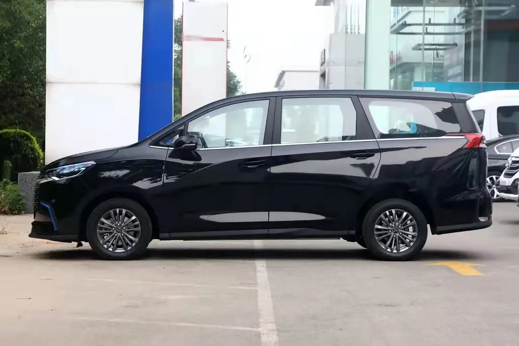 New launched MPV LHD high speed 5 seats new energy automobile SUV car with luxury panoramic sunroof long range MAXUS EUNIQ 5