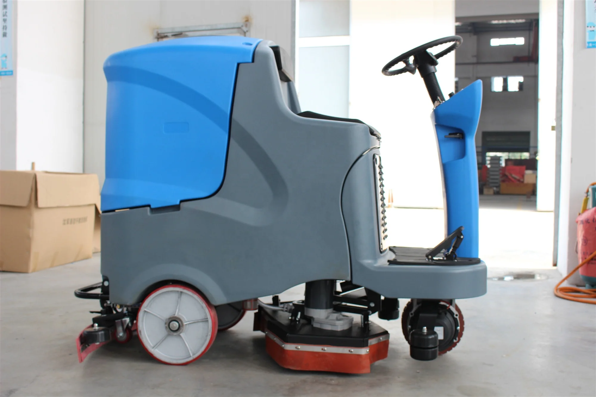 Industrial ride on floor sweeper outdoor cleaning machine ceramic tile floor cleaning machine