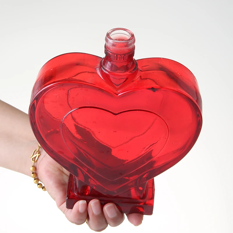 Heart Shaped Borosilicate Empty Custom Spirits Gold Vodka Liquor Gin Whiskey Clear Glass Water Bottle