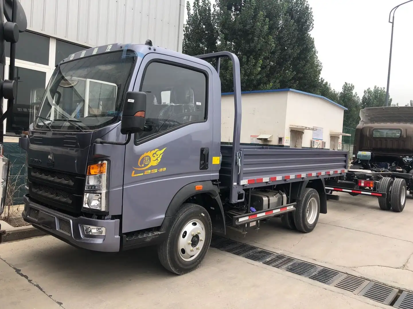 Автомобиль седельный тягач sinotruk Howo 4*2 6 колеса дизельная электростанция 140Hp высокого качества 10 тонн свет боковой стенки грузовой автомобиль для
