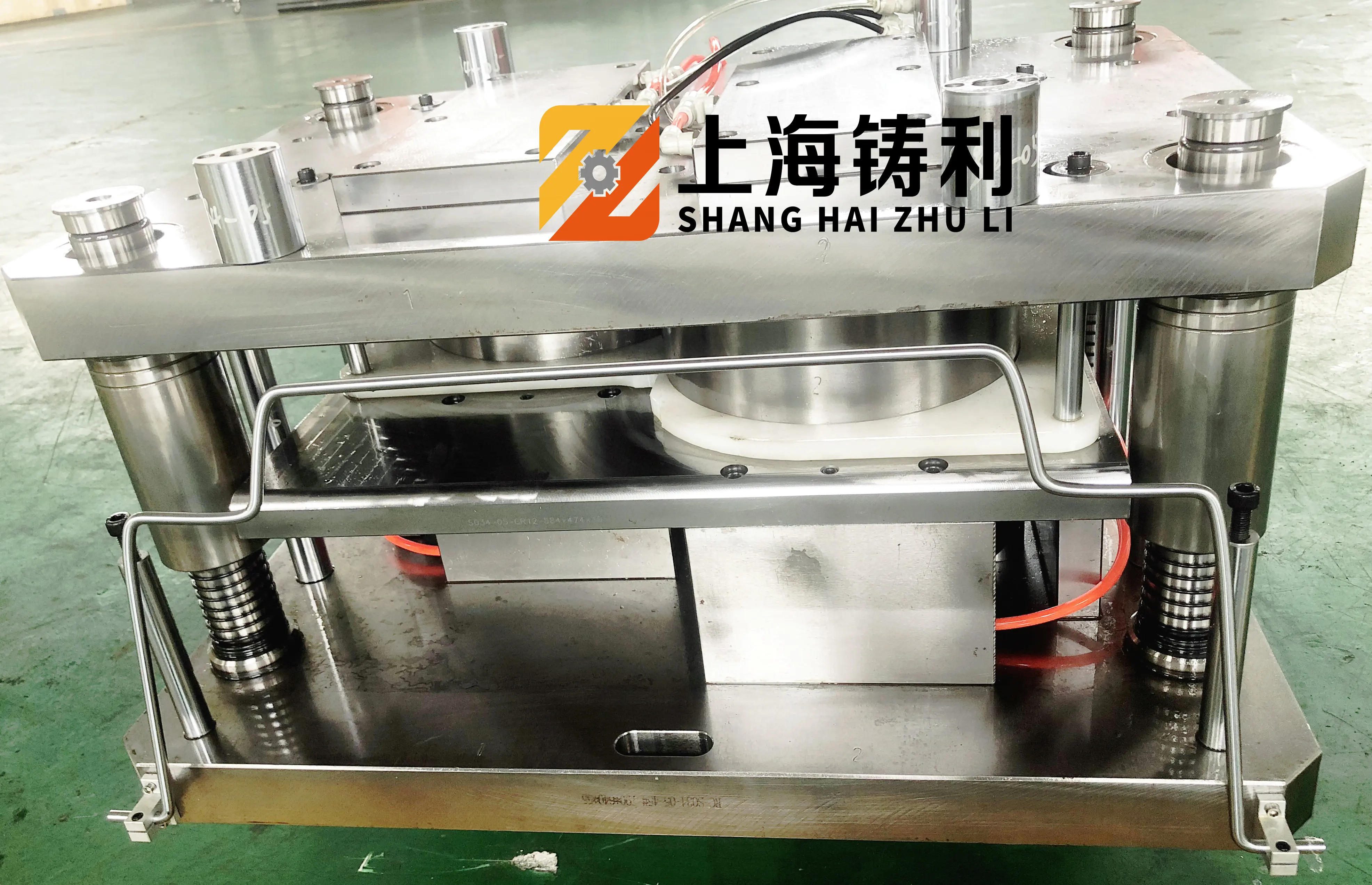 Машина для упаковки пищевых продуктов из алюминиевой фольги