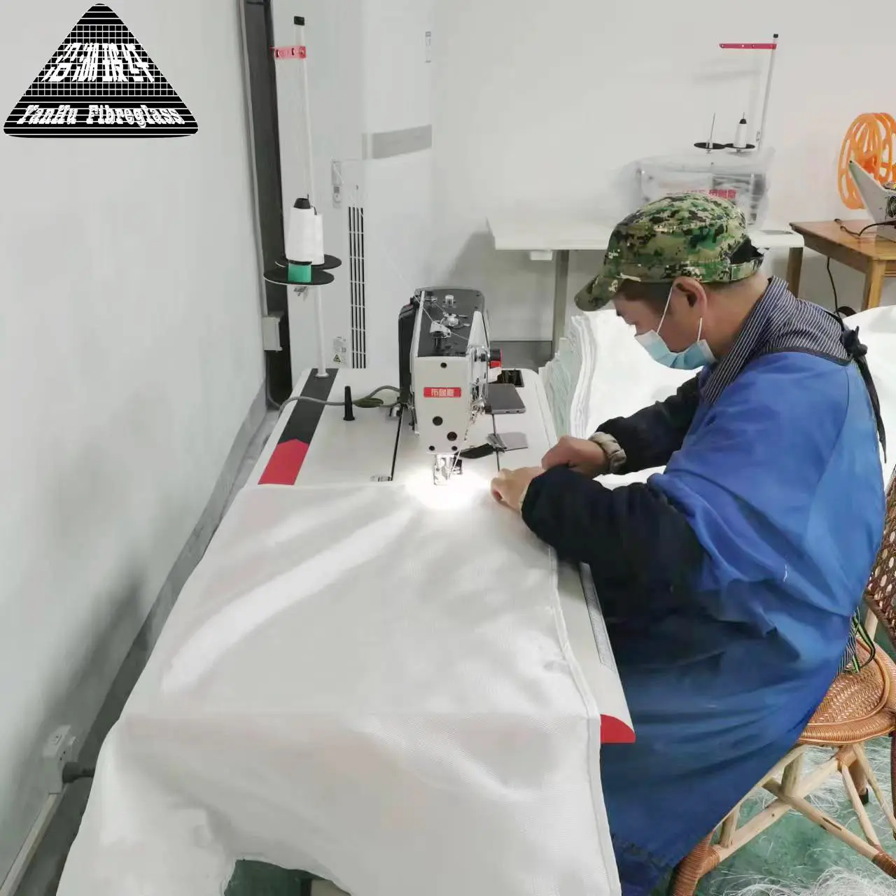 National Standard Home Emergency Fireproof Escape Equipment 1.8 M*1.8 m Fireproof Insulation Fiberglass Fire Blanket