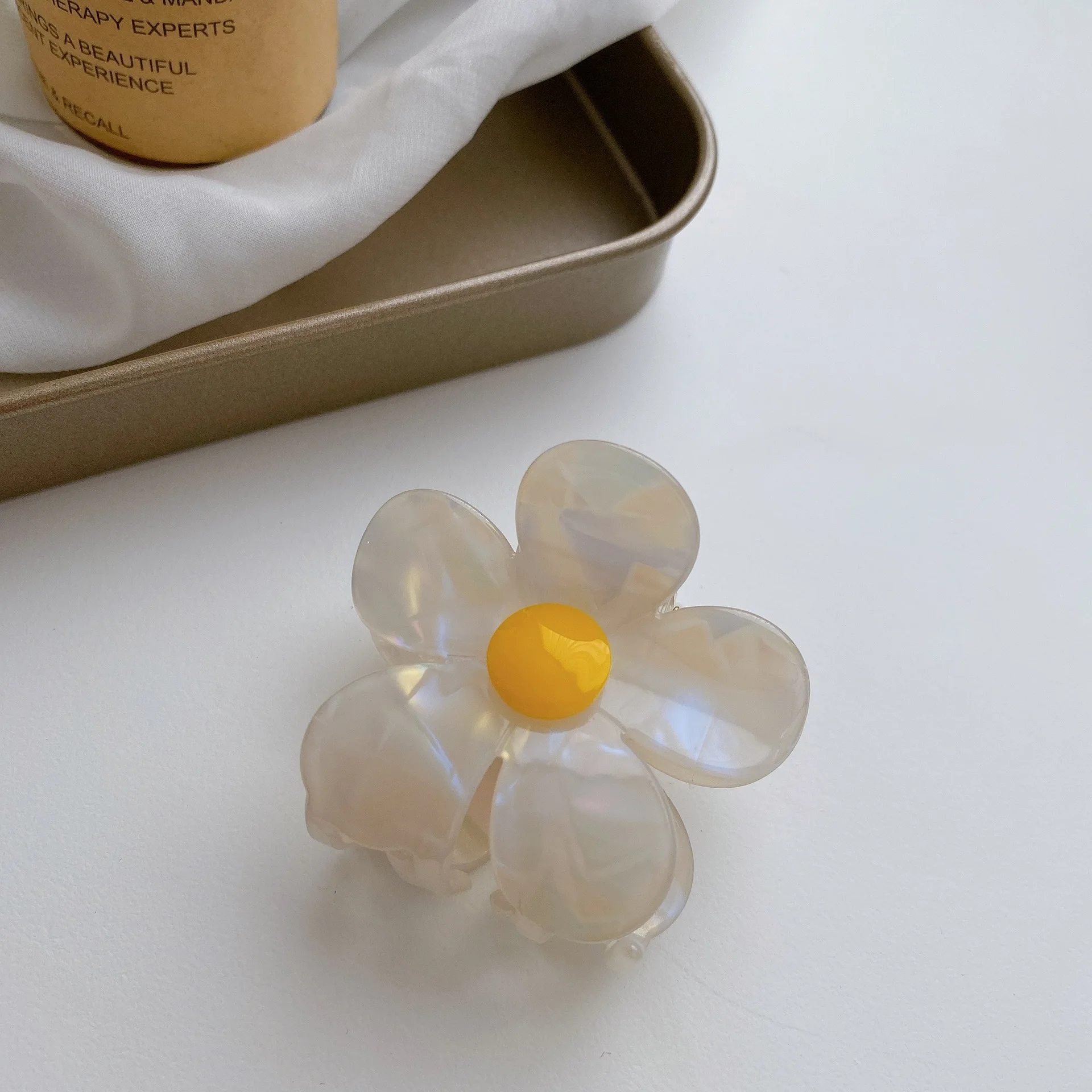 2023 Hot Selling Fresh Sweet Style Acetate White Flower Hair Claw Hair Clip Hair Accessory for Girls