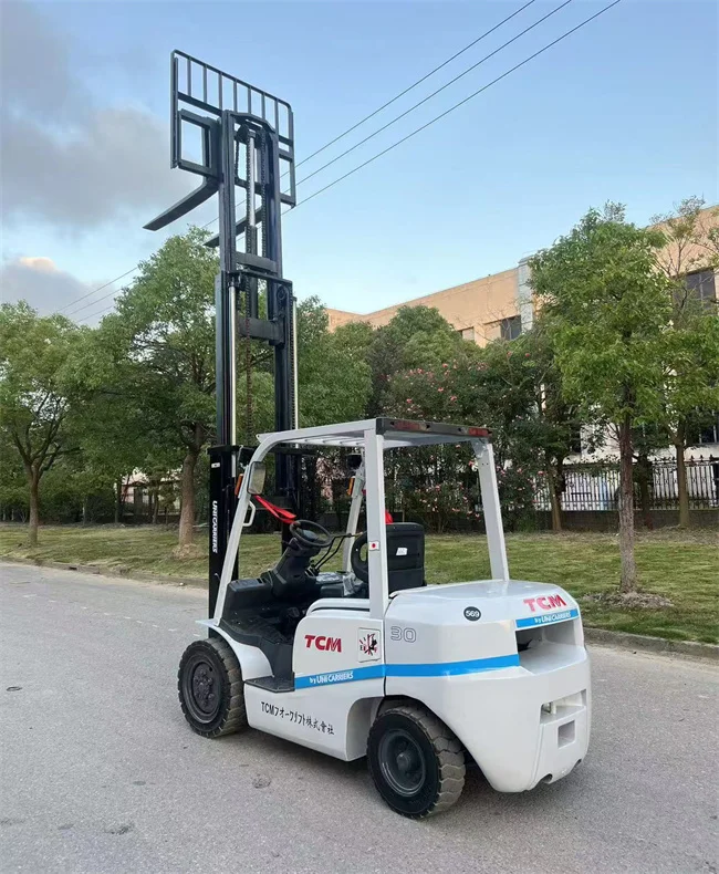 Japan made TCM FD30 3 ton used secondhand diesel forklift