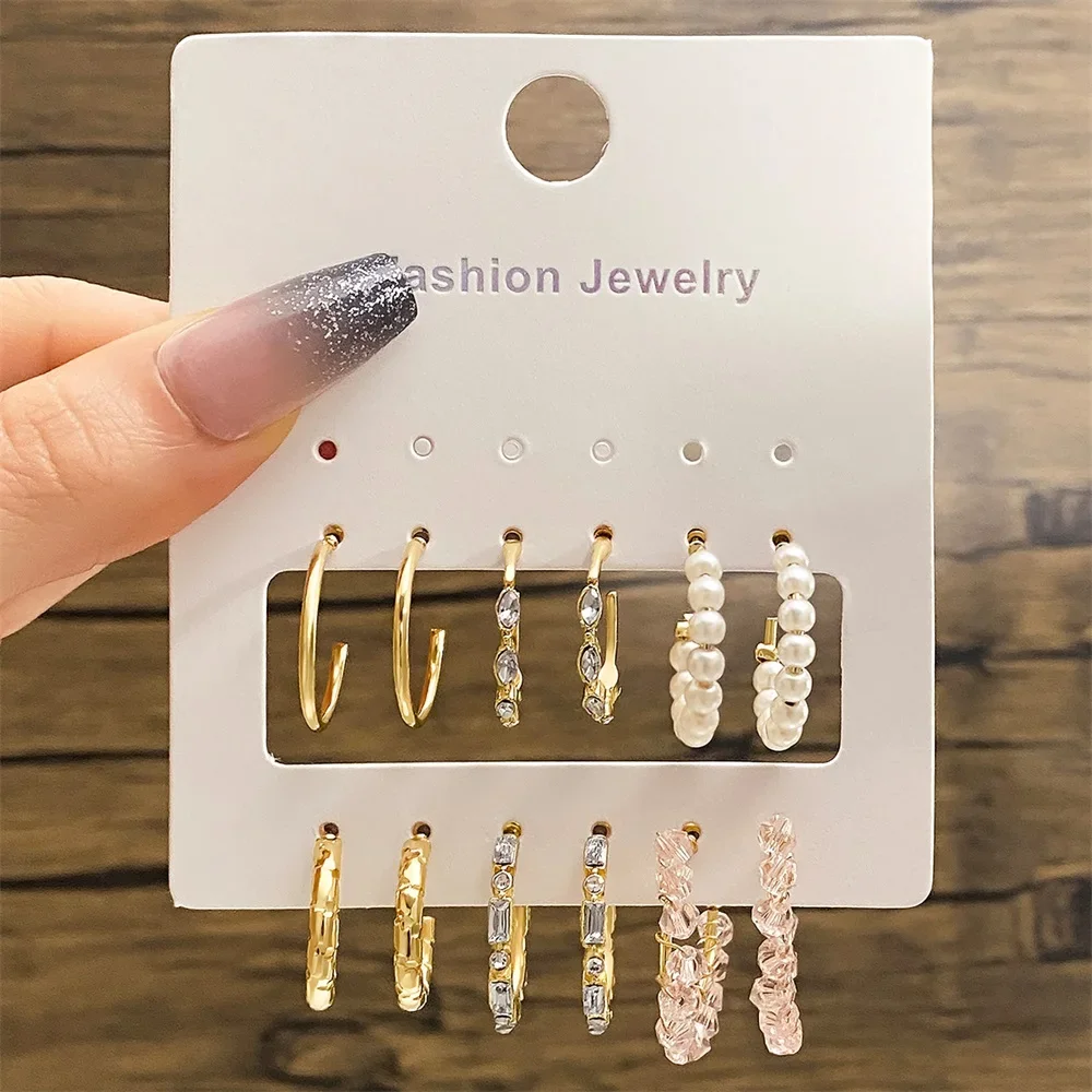 2024 New Gold Vintage Butterfly Pearl Hoop Earrings Set Metal Butterfly Dangle Earrings for Women Simple Trendy Party Jewelry