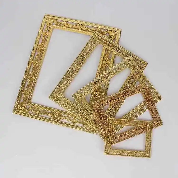 HOT Selling Electroplate hollow out heart-shaped style square plastic photo frame apply for put the photos