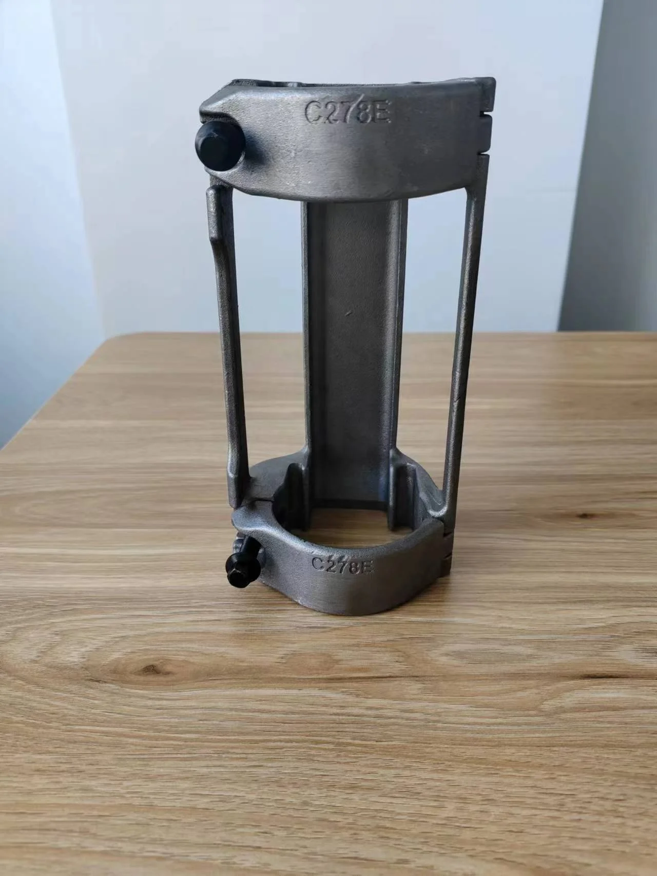 Reliable Service Oil Field Downhole Casting Cross Coupling Cable Protector WIth Centralizer