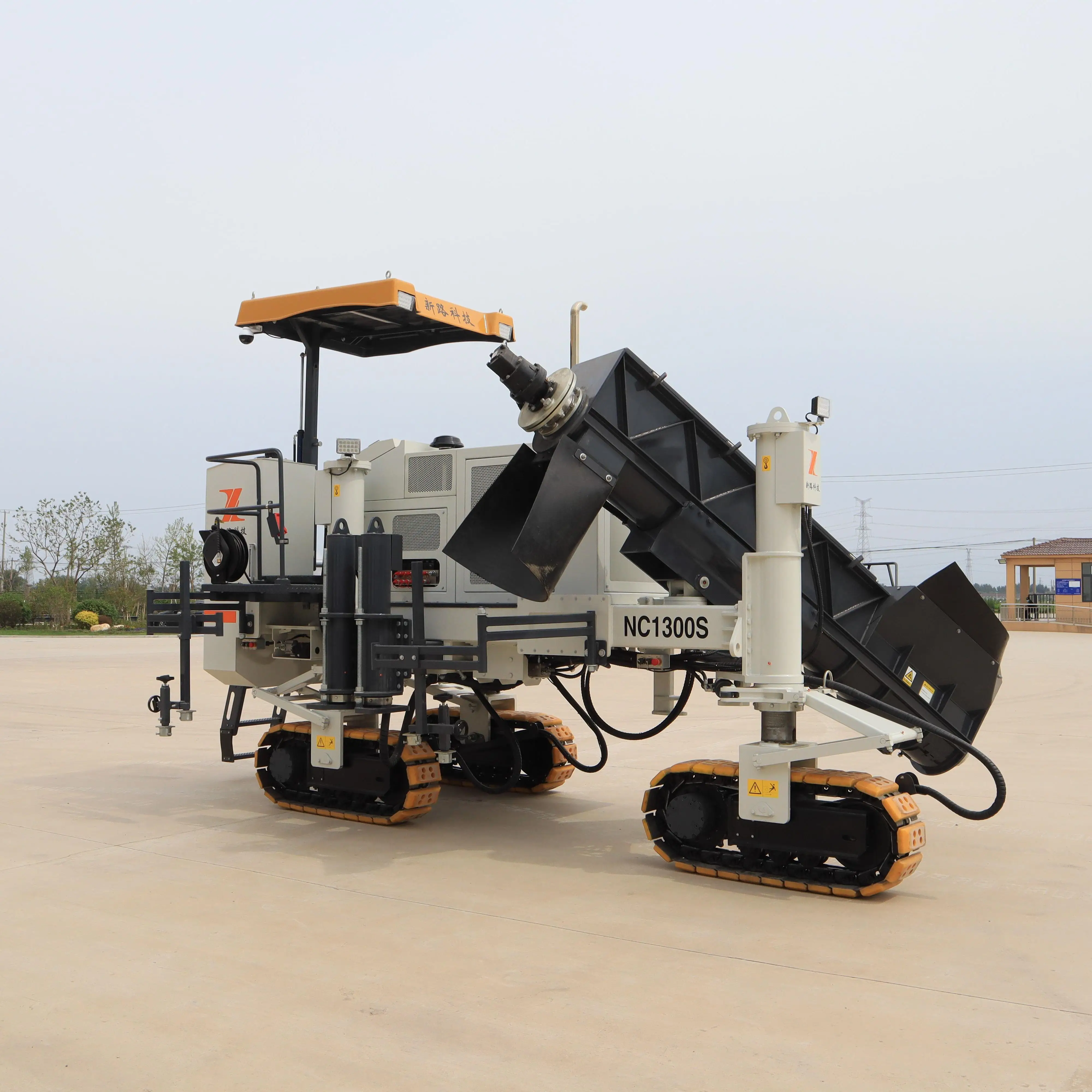 Sliding mode pavercurbstone paver