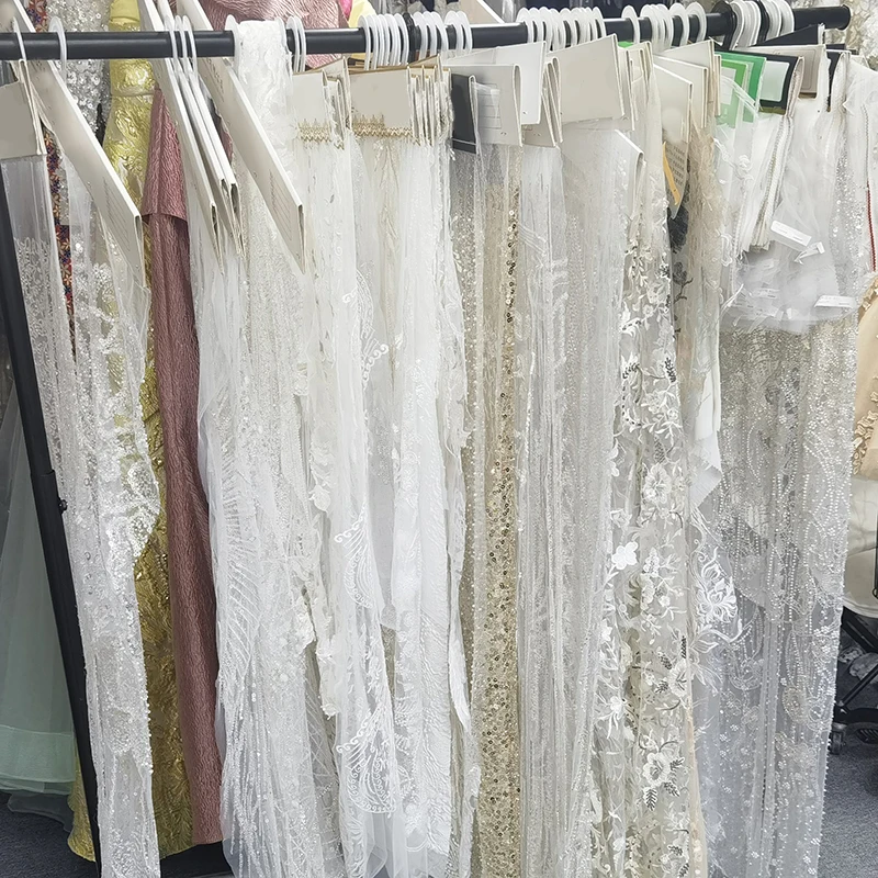 KDG Customized Colors Chinese Wedding  Long Train 3D Flowers Strapless Royal Train Beaded Red Lace Cathedral Wedding Dress gowns