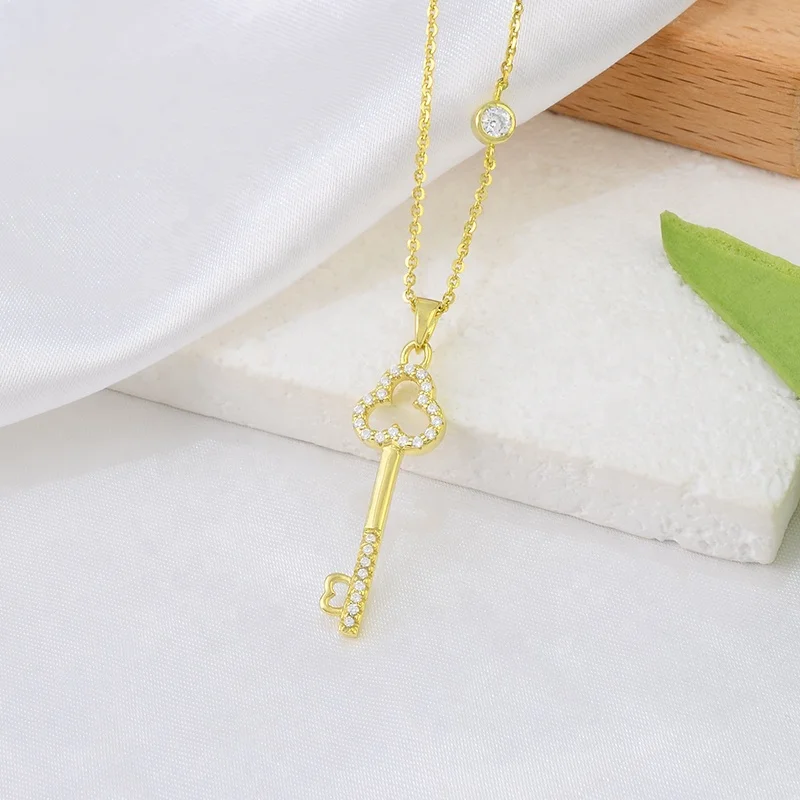 Wholesale Fashion Fancy Chain ice Out zircon Stone 18K Gold Plated Key Locket Necklace 925 Serling Silver Jewelry