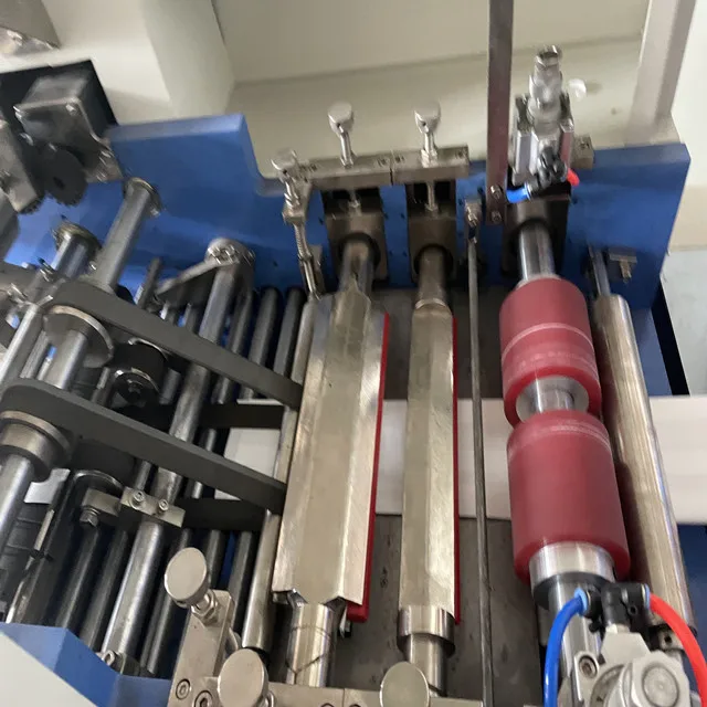 2022 new designed snacks food gift packaging craft paper blade cut SHARP bottom paper bag making machine