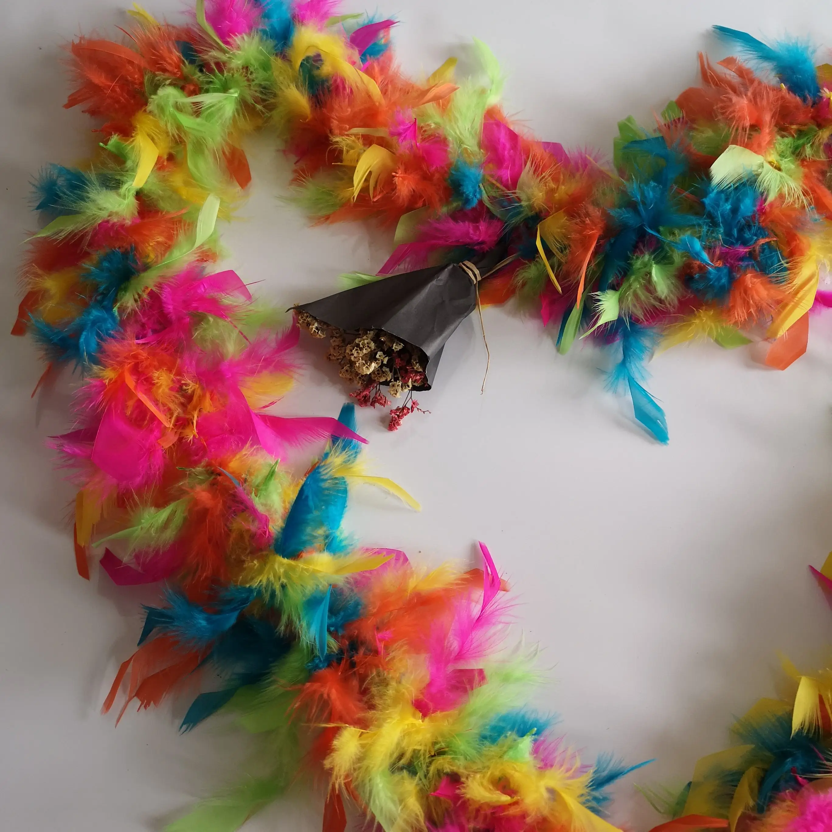 Wholesale High Quality Natural Mixed Color Feathers Rainbow Turkey Feather Boa For Party Festival Decoration Turkey Feather Boas