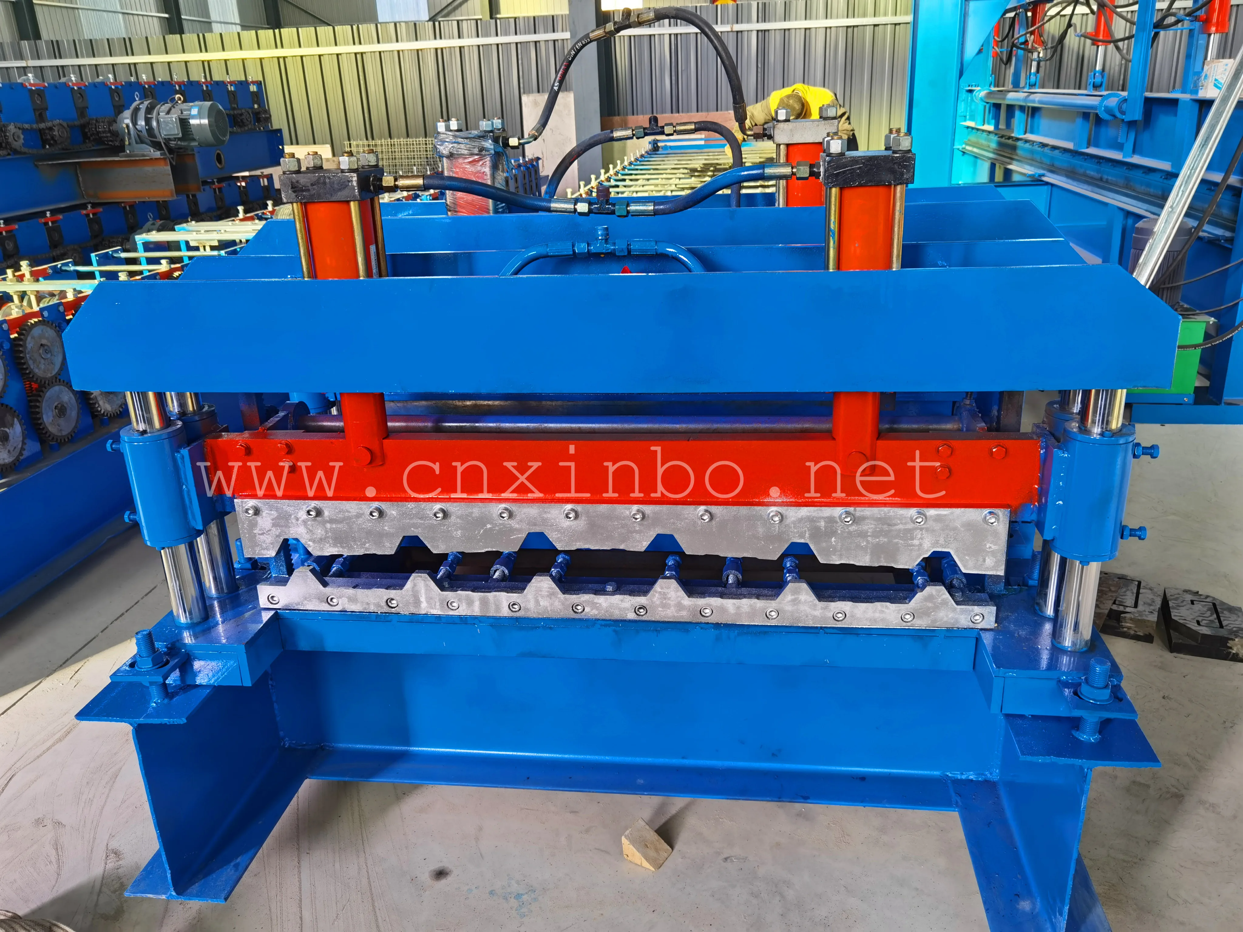 Professional industrial roof panel manufacturing machine glazed tile color roof panel cold roll forming machine price