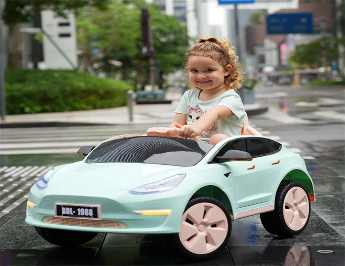 Kids Ride On Car 4 Wheels 1 Seats 12V Remote Control 2 Speed 30W Motor Soft Start Horn Front Light Toy Kids Car