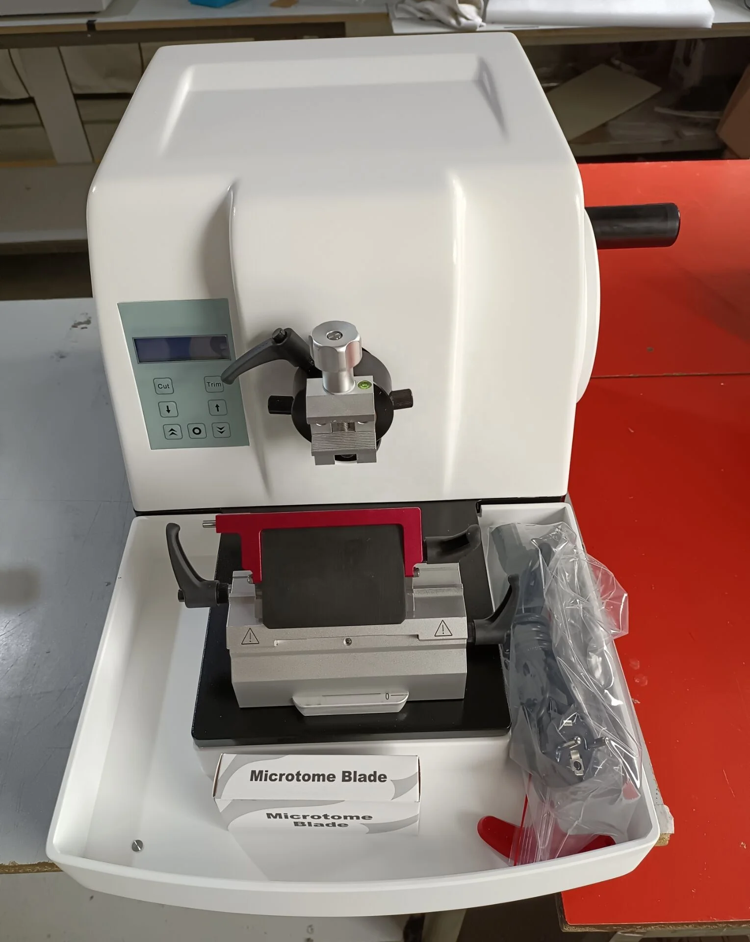 BIOBASE  Semi-Automatic high-precision Manual Rotary Microtome for sale