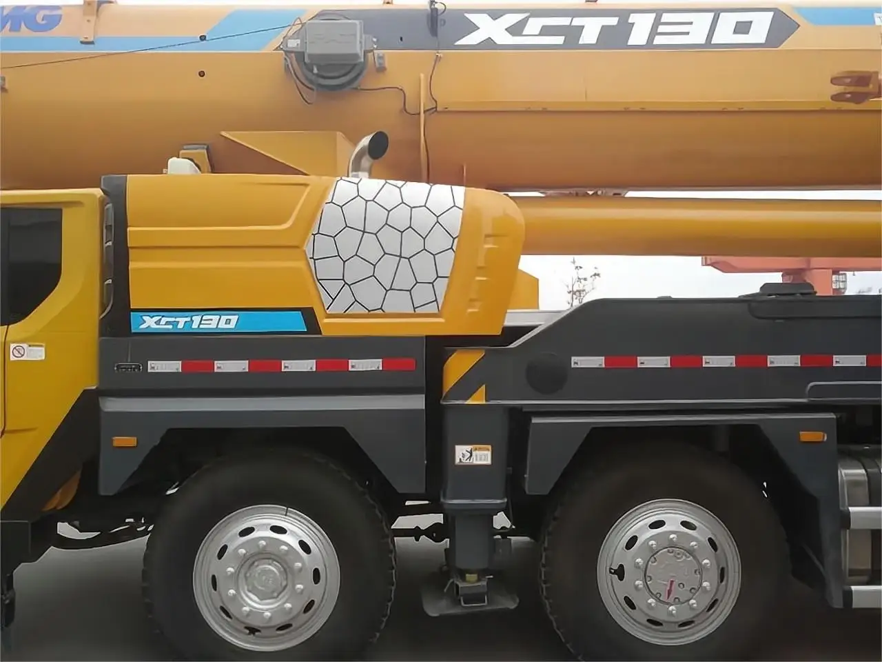 XCMG 130ton truck crane XCT130 used crane trucks for sale