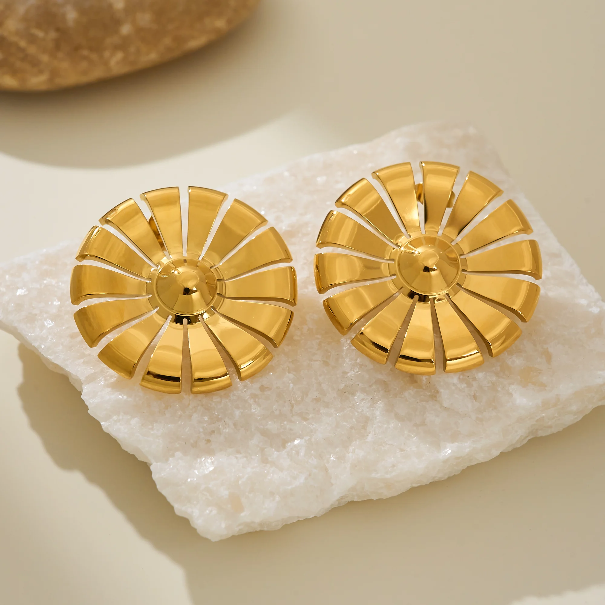 2024 Dazan New Winter HOT 18k Gold Plated Hypoallergenic Stainless Steel Vintage Gypsy Polished Sunflower Daisy Lady Earrings