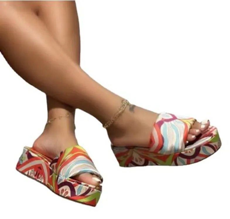 Summer New Arrival Fashion Thick Bottom Casual Simple slippers Outdoor Elegant Wedge Plus Size Beach Sandals Daily Women Shoes