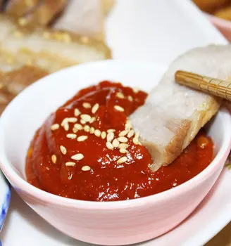 high quality chinese spicy crispy oil chili sauce paste chaude sriracha halal sauce chili  box packaging for chili sauce