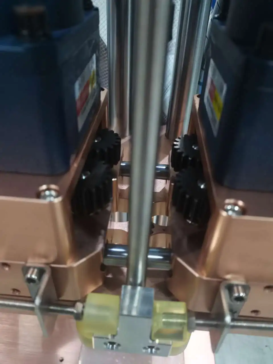 Semi Automatic Glass Bottle Aluminum Lid  Pressing Machine