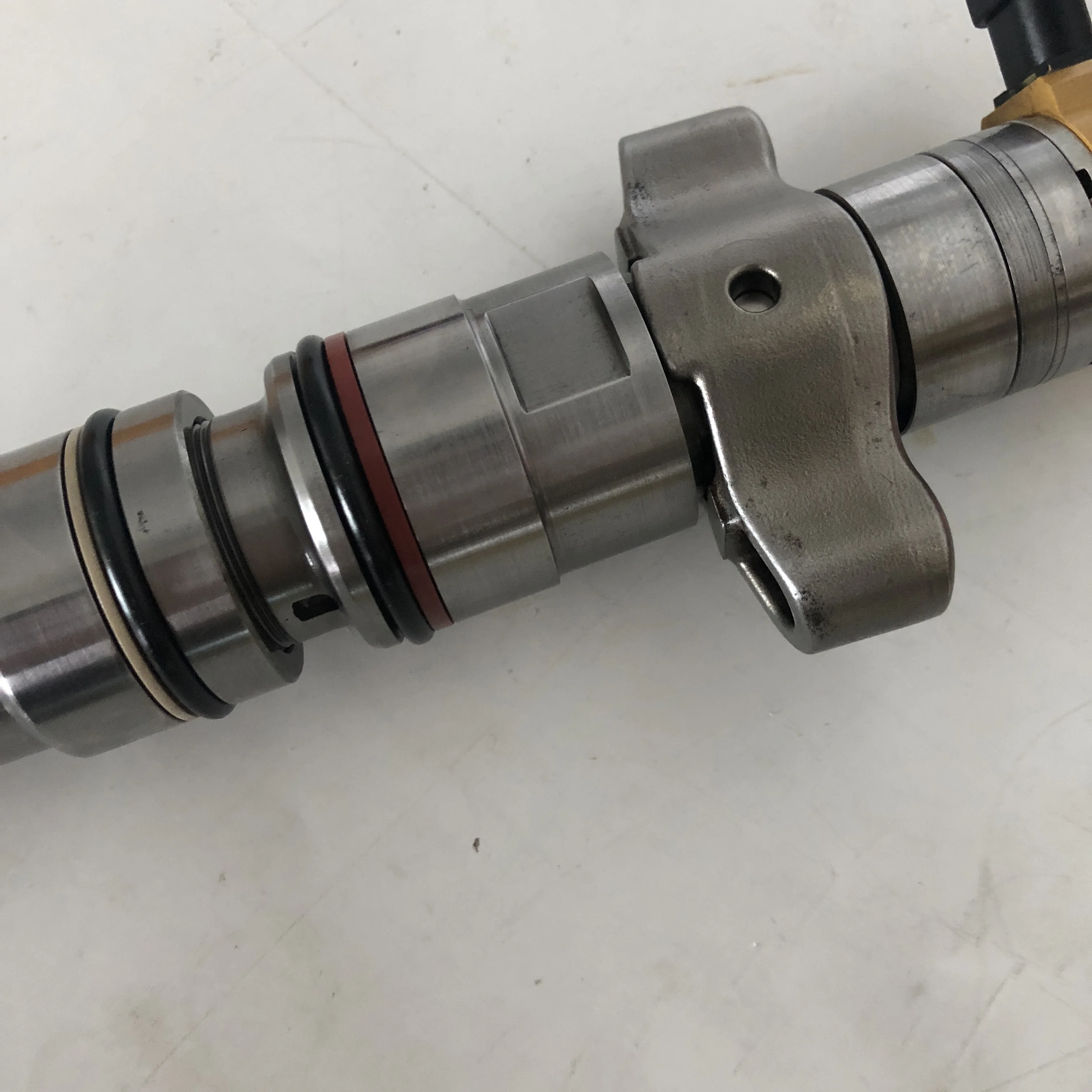 Diesel Fuel Injector Excavator Accessories Common Rail Injector 2352888 235-2888 for Engine CAT C-9