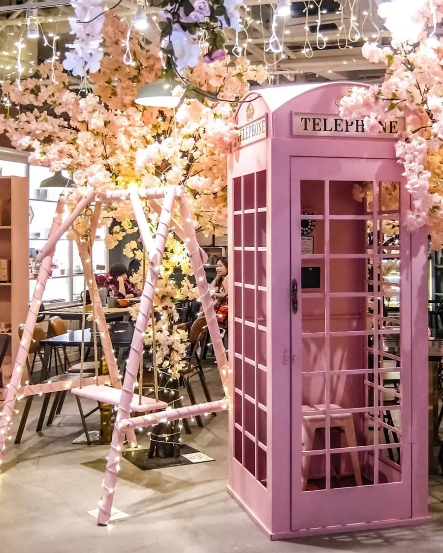 Custom British Telephone Booth With DIY Artificial Flower Display Cabinet Tinplate Floral Phone Booth