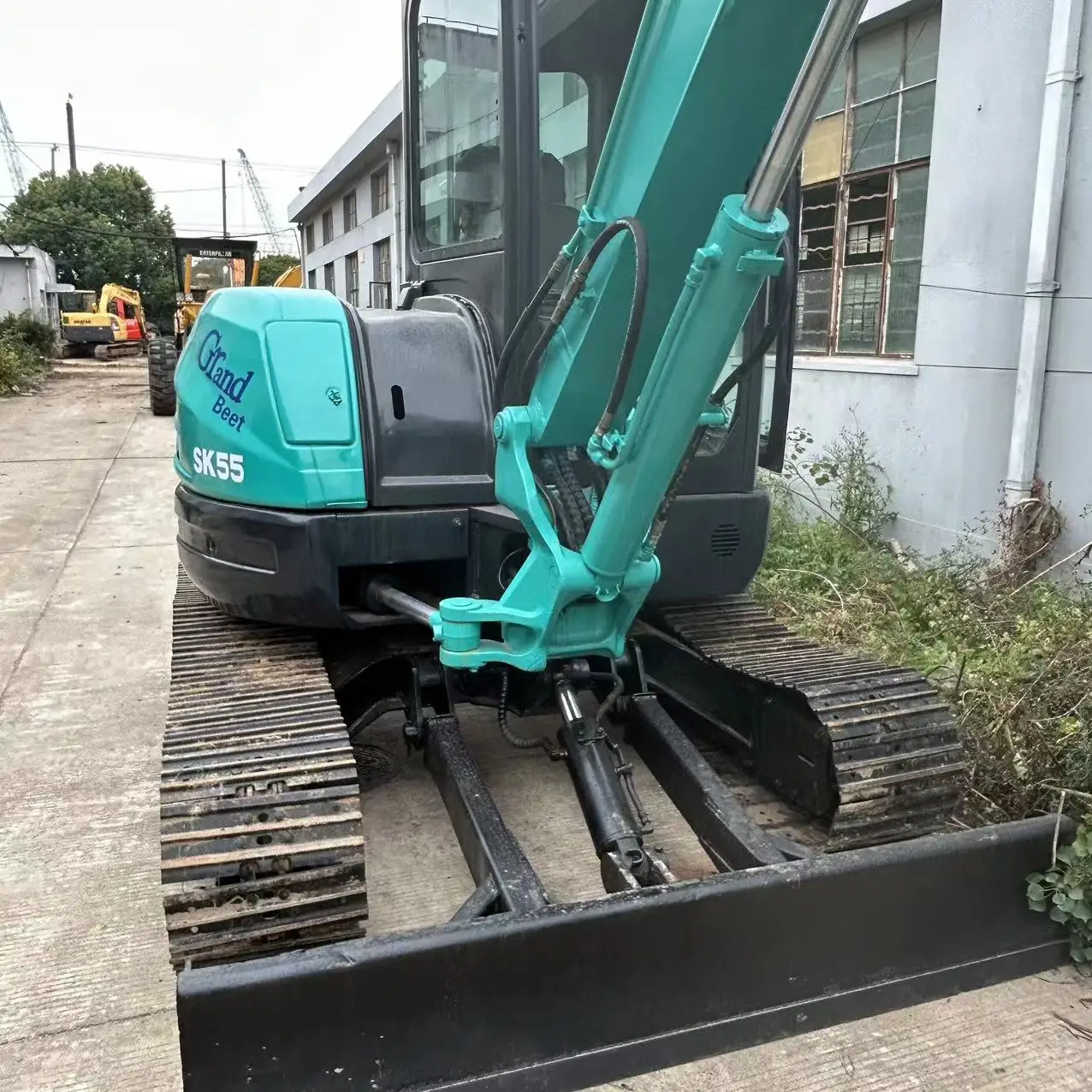 Lowest price used excavators 90% new made in Japan Kobelco SK55 excavators
