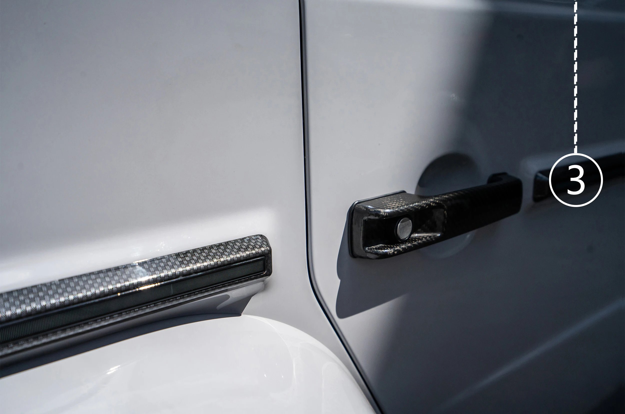 Electric suction automatic door closing system for the Mercedes G-Class W464