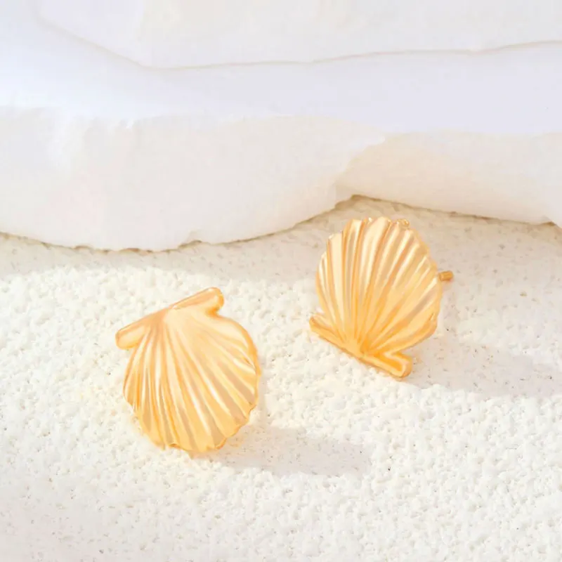 CDD French Vintage Metal Shell Shape Texture Geometric Stud Earrings for Women Girls Party Travel Ear Decoration