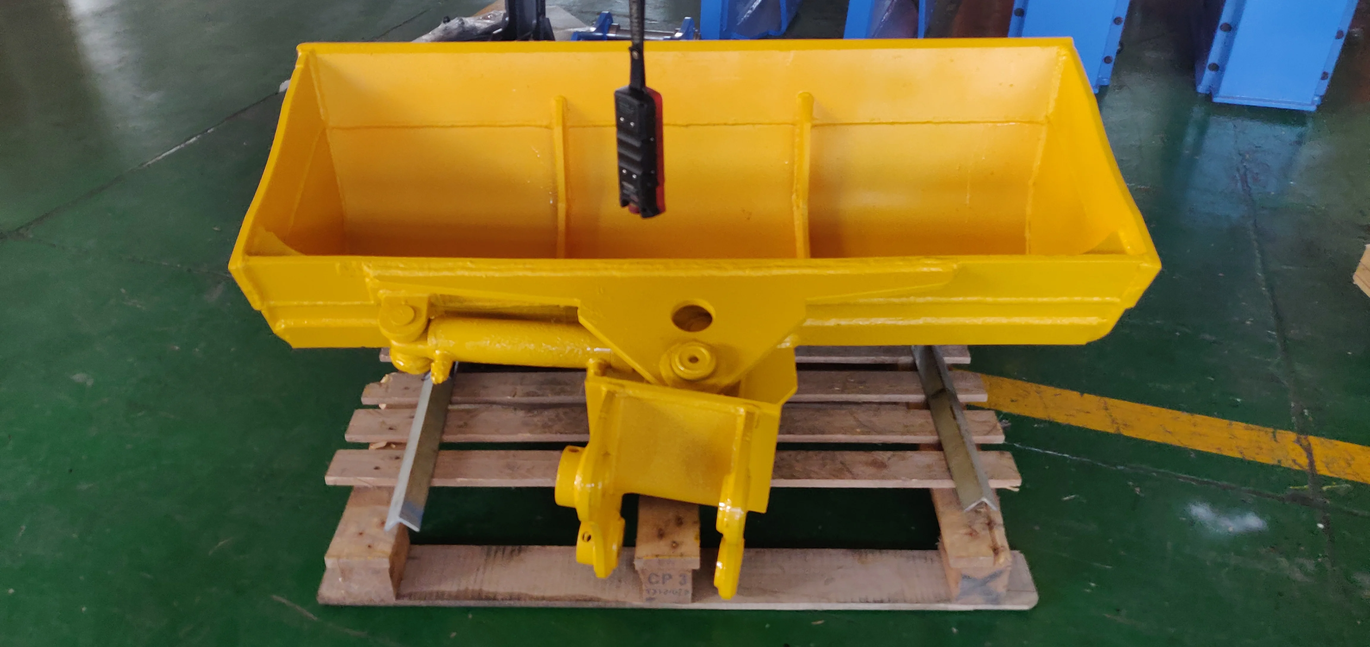 Mining rock bucket Excavator concrete block crushing bucket