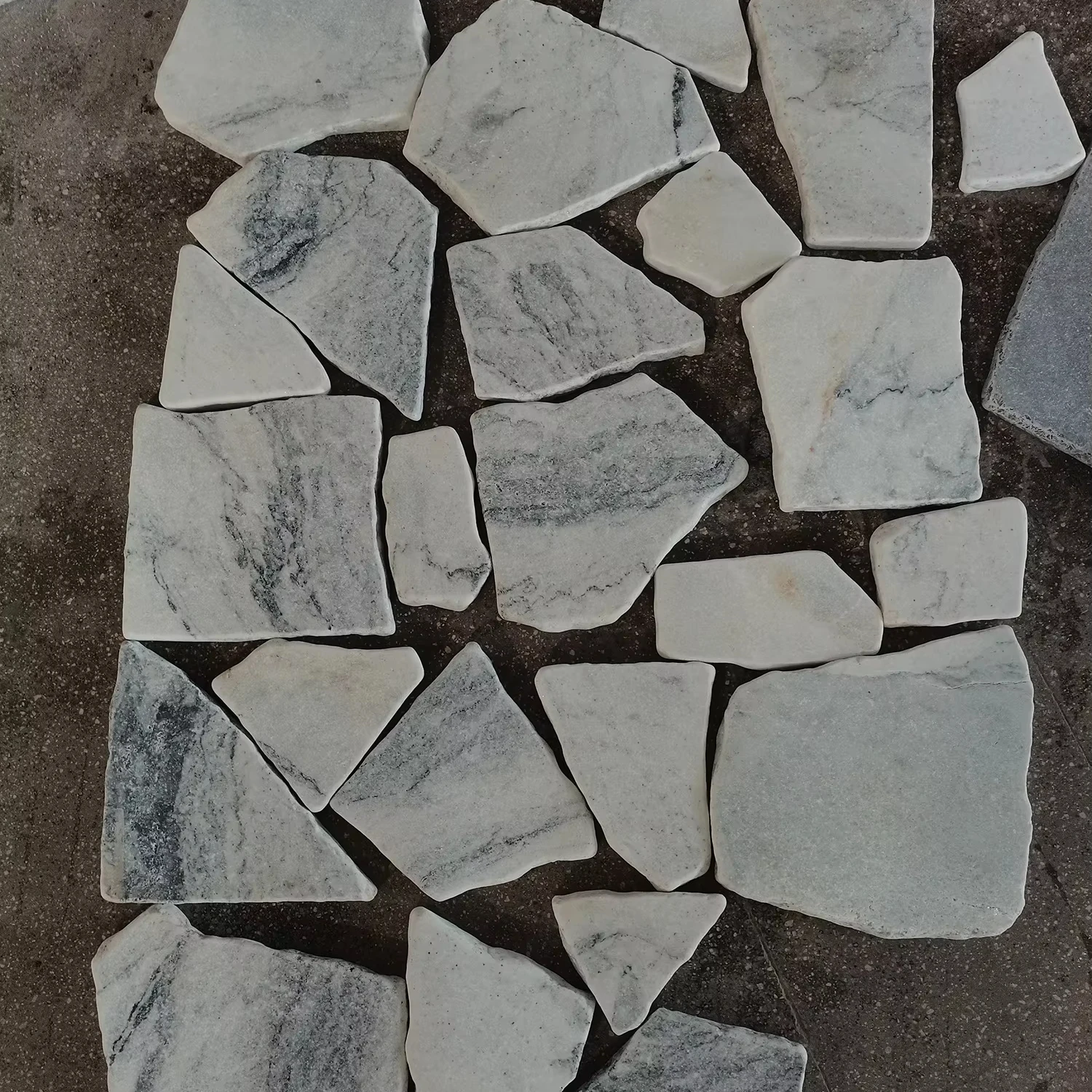 China Manufacturing Cheap Good Quality Travertine Tumbled Marble Random Broken  paver meaning walkway Mosaic Tile