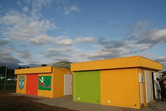 The container room uses steel plate as the main wall, which can be decorated with wood board and has a long service life