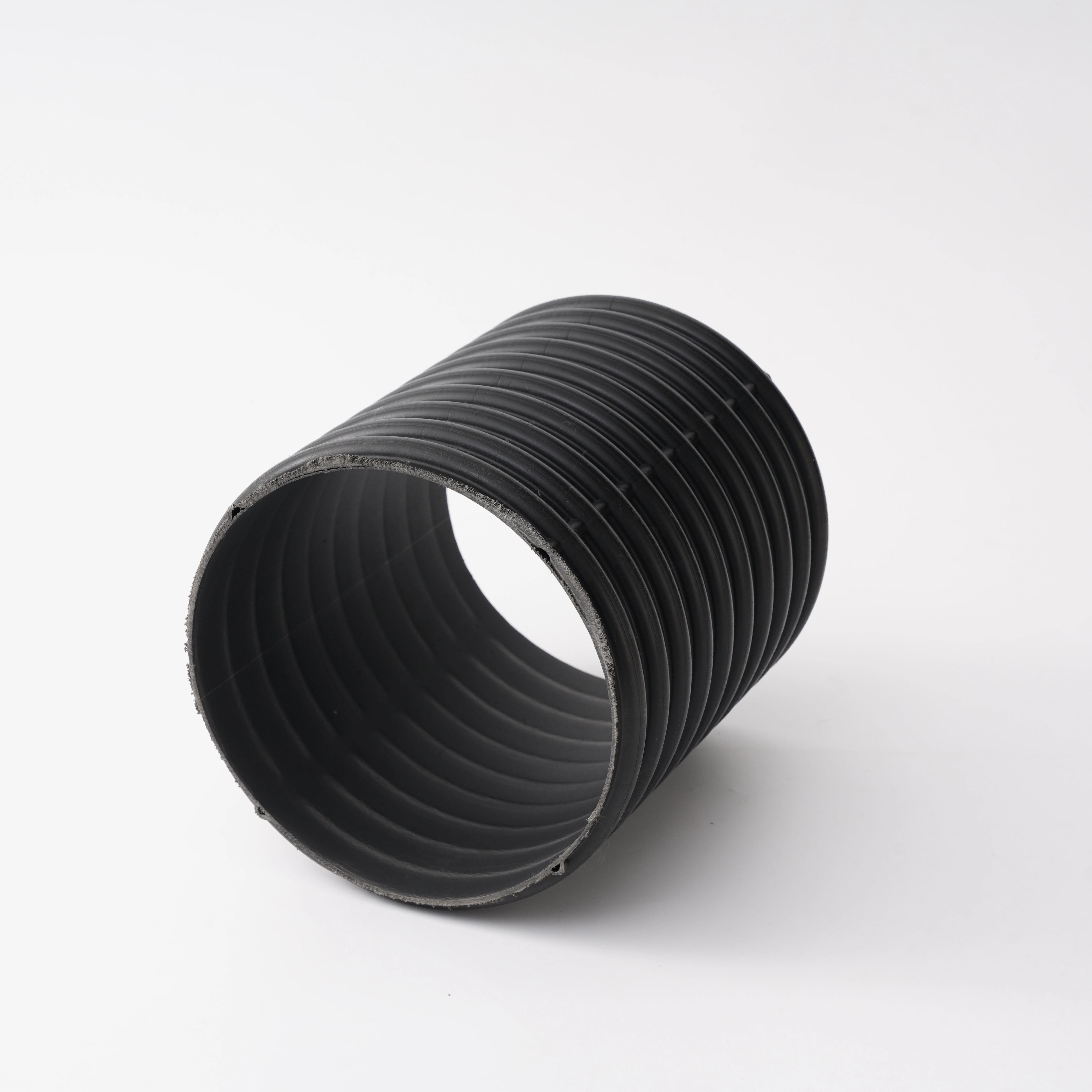 Пластиковая черная двухслойная гофрированная труба HDPE Dwc усиленная спиральная водопропускная со стальной лентой