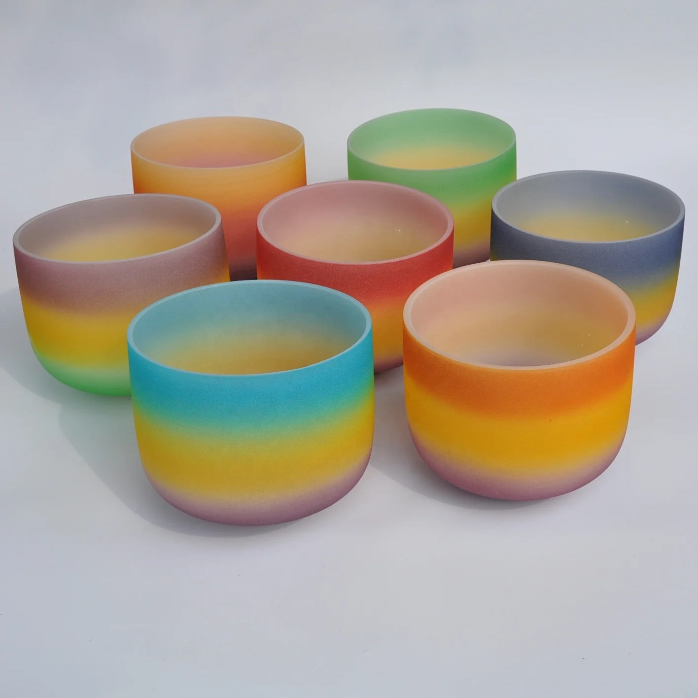 Чакра кварцевая с радужным дизайном, чаши для пения