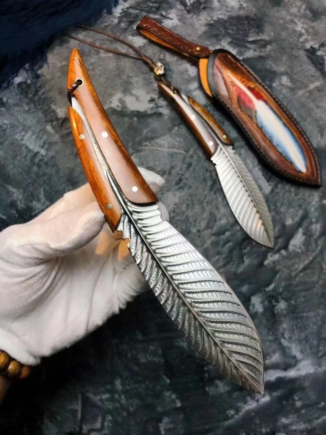 Handmade Ironwood Handle Outdoor Survival Damascus Steel Fixed Blade Hunting Knife