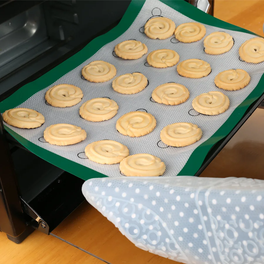 Homesun Heat Resist 16.5x11.6inch Silicone Liner for Baking Pan&Rolling Fiberglass Silicone Baking Mats Non-stick