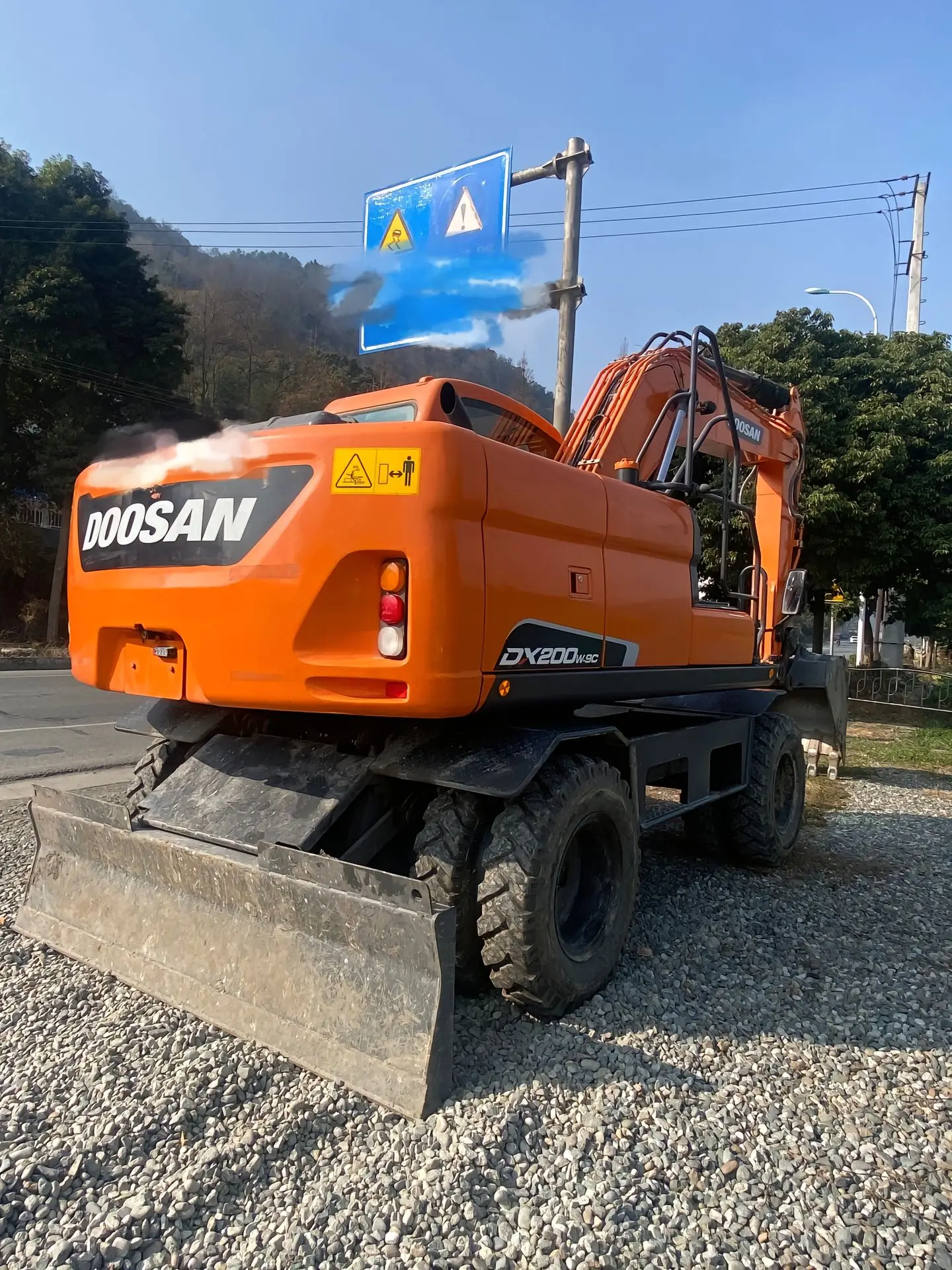 Заводская оптовая продажа низкая цена 20 тонн подержаного экскаватора Doosan DX200 средний колесный экскаватор