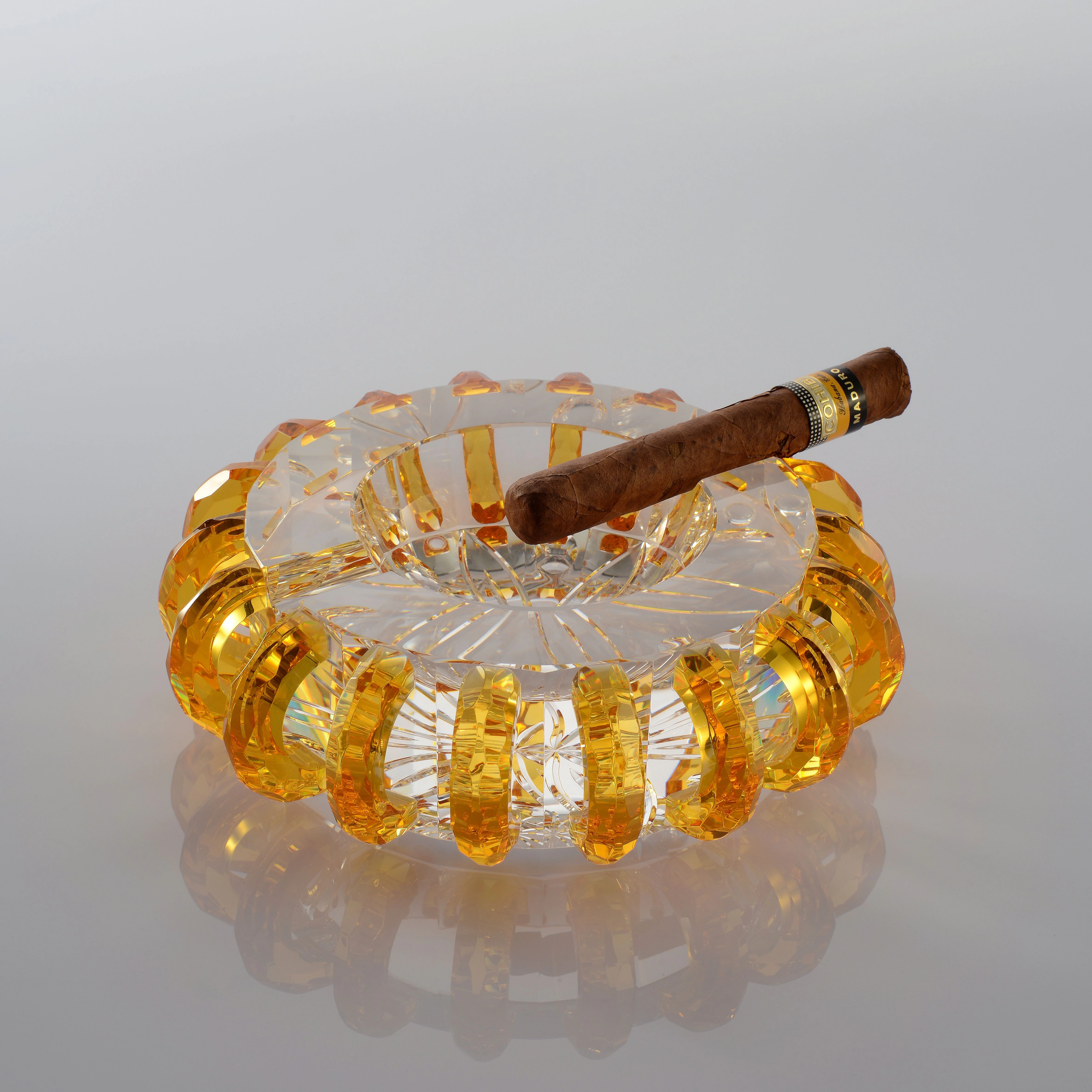 wholesale Custom Made Large round Crystal Glass Ashtray For Business Gift