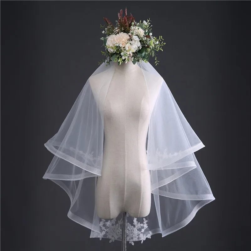 Simple Double Layers Tulle Flower Short Wedding Veils with Comb Korean Beige Shoulder Length Bridal Veils for Women