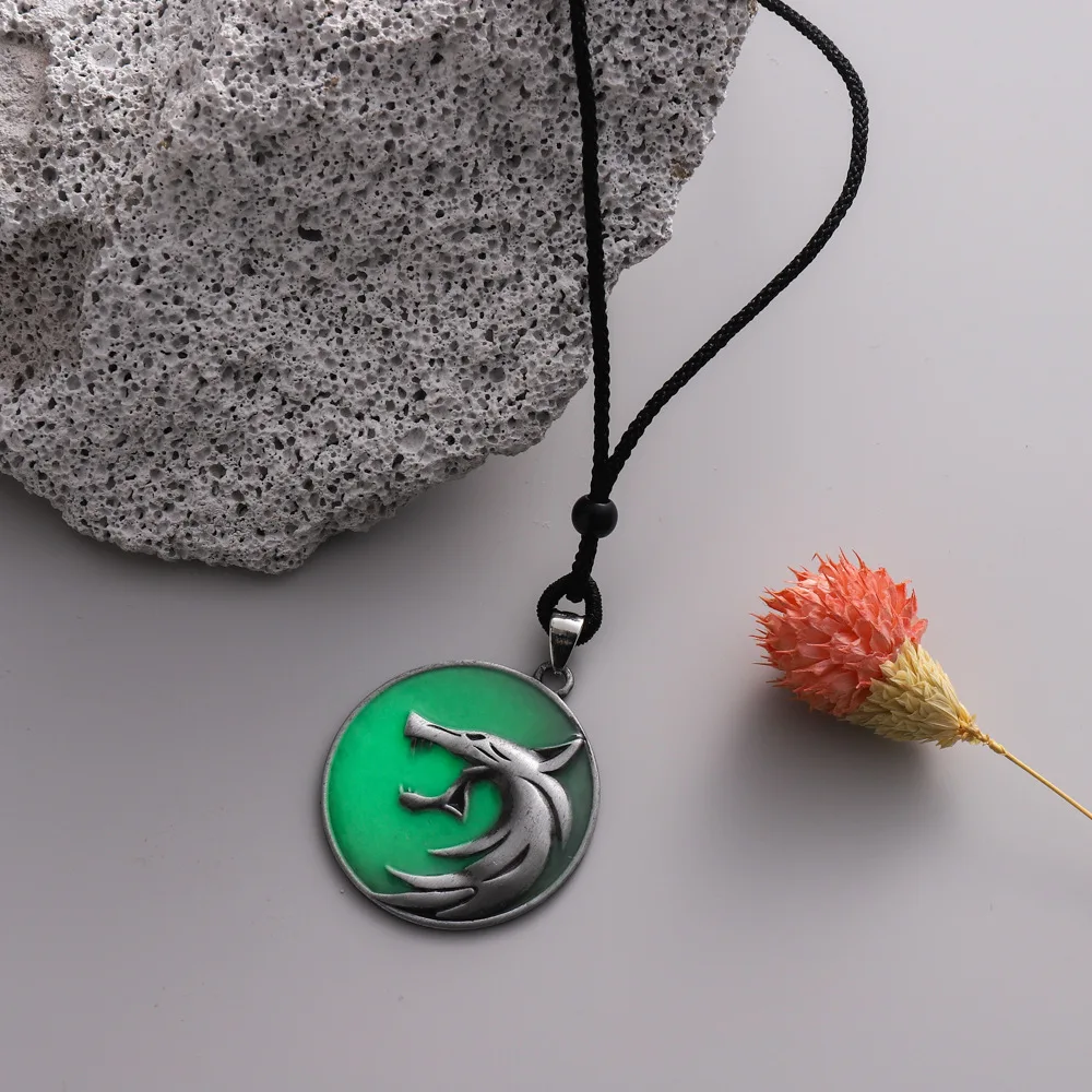 Witcher 3 Wild Hunt Game Design Demon Hunter Men Luminous Growing Wolf Pendant Necklace