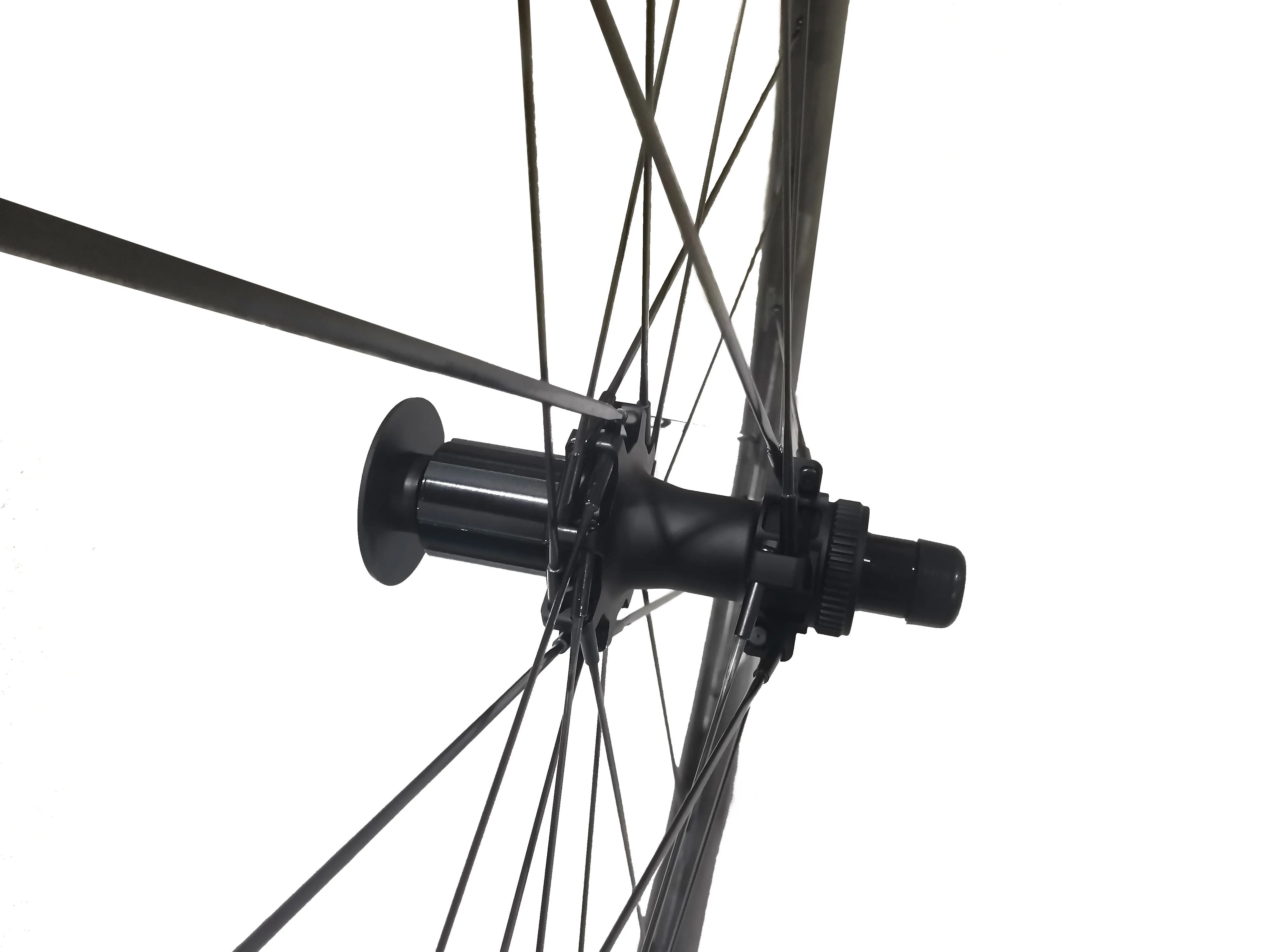 Carbon bike wheels with high tension carbon spokes made by Chinese factory