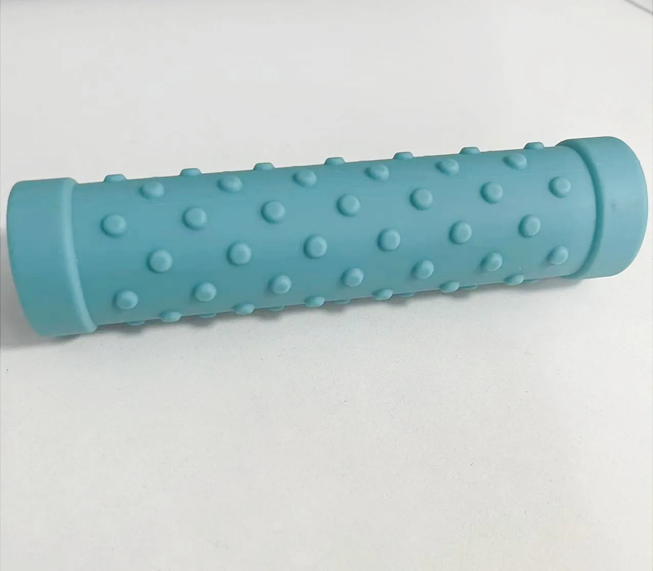 2022 Factory Best Seller New color food grade factory customized silicone handle cover silicone grips