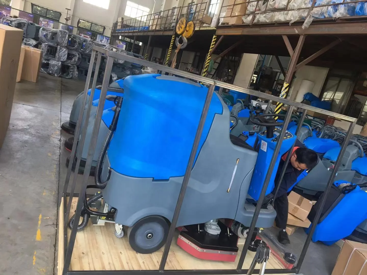Electric Ride on Wet Scrubber Floor Sweeping and Washing Vacuum Cleaner factory cleaning machine